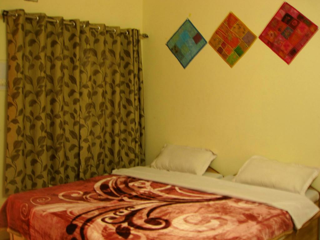 Bona Cafe Restaurant & Sala Guest House Varanasi Værelse billede