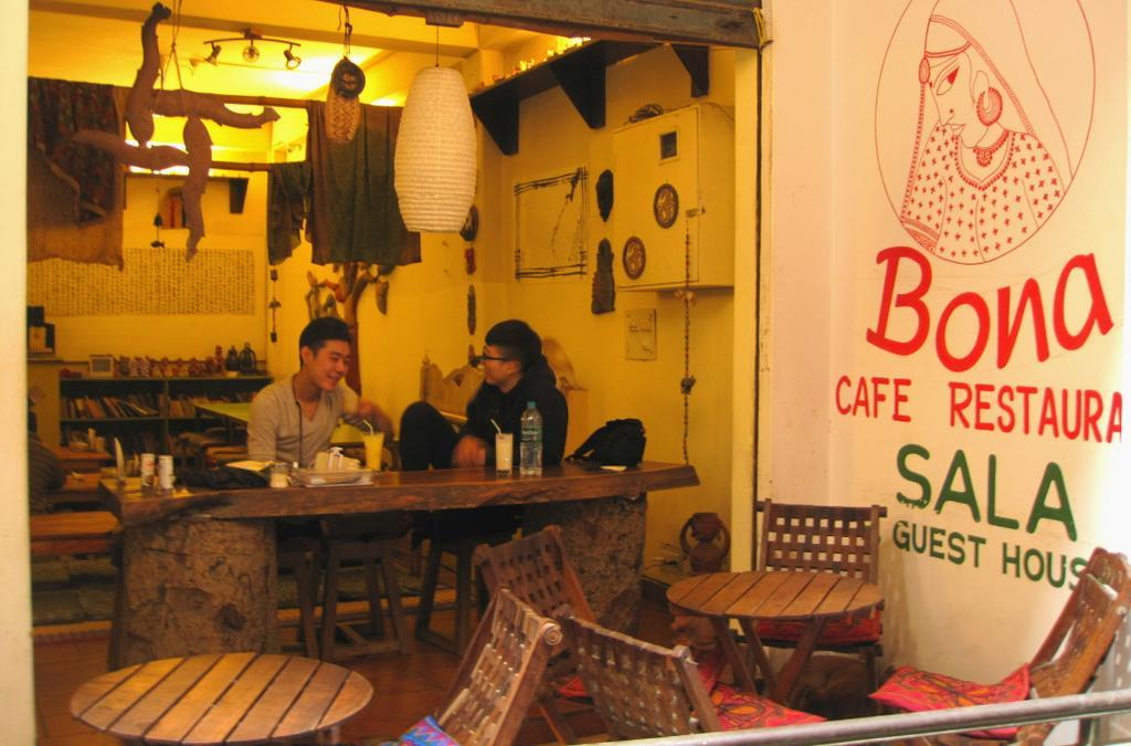 Bona Cafe Restaurant & Sala Guest House Varanasi Eksteriør billede